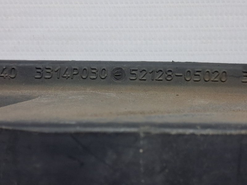 Решетка противотуманки левая Avensis 2003-2009 T25 1.8 бензин 1ZZFE