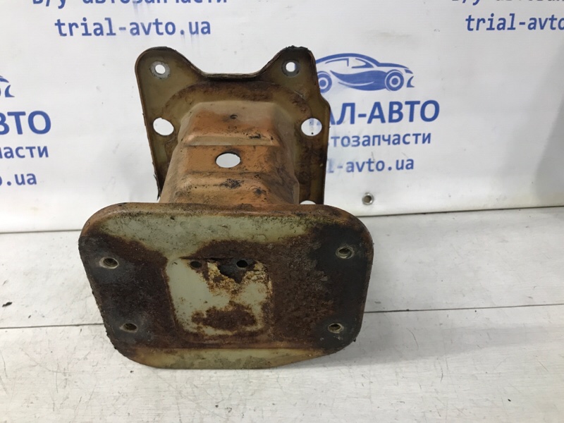 Кронштейн усилителя переднего бампера левый Captiva 2006-2011 C100 2.4 бензин Z24SED