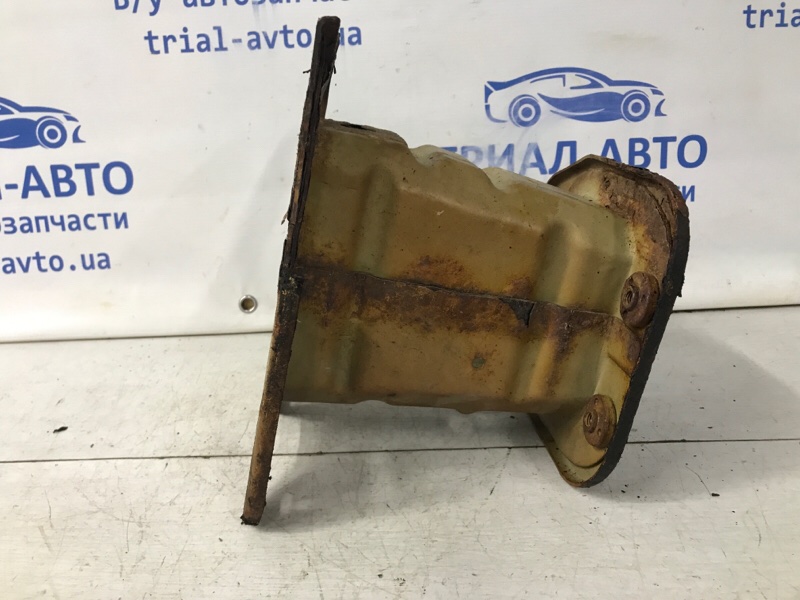 Кронштейн усилителя переднего бампера правый Chevrolet Captiva 2006-2011 C100 2.4 бензин Z24SED 96448102 Б/У