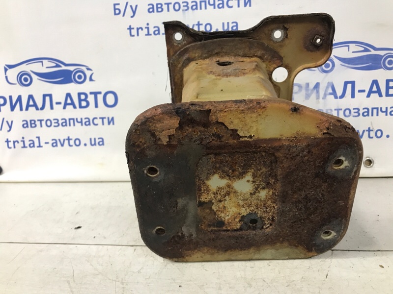 Кронштейн усилителя переднего бампера правый Captiva 2006-2011 C100 2.4 бензин Z24SED