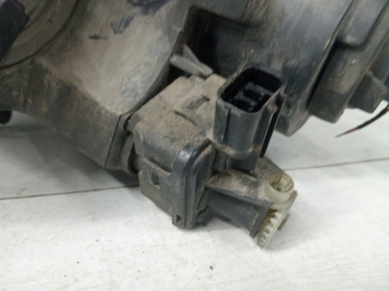 Фара правая 3 2003-2009 BK 1.6 бензин Z6