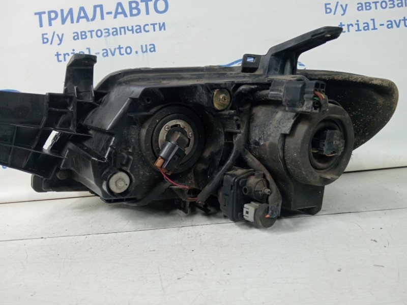 Фара правая Outlander 2003-2008 cu 2.4 бензин 4G69