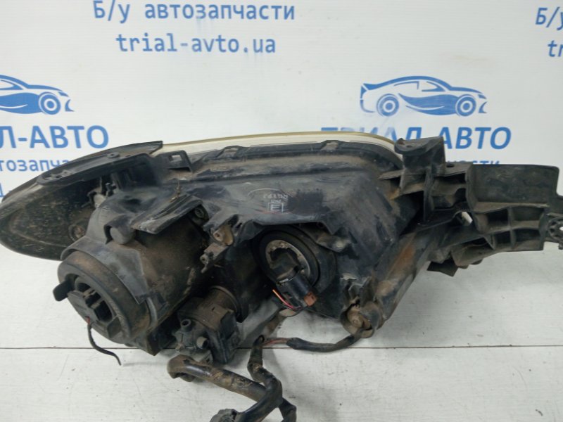 Фара левая Outlander 2003-2008 cu 2.4 бензин 4G69