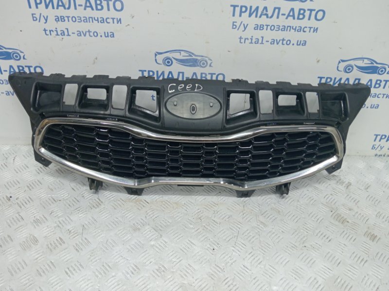 Решетка радиатора Kia Ceed 2012-2018 JD 1.6 diesel D4FB 86351A2010 Б/У