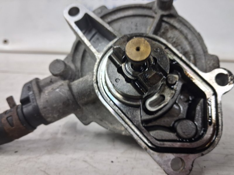 Насос вакуумный Kia Ceed JD 1.6 diesel D4FB