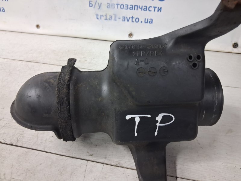 Патрубок воздушного фильтра Prado 2002-2009 J120 4.0 1GR-FE