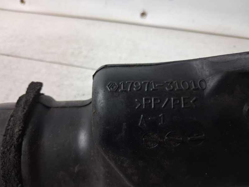 Патрубок воздушного фильтра Toyota Prado J120 4.0 1GR-FE