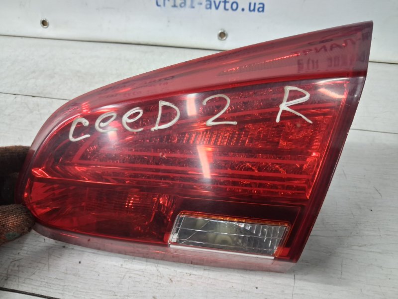 Фонарь задний внутренний правый Kia Ceed 2012-2018 JD 1.6 diesel D4FB 92404-A2020 Б/У
