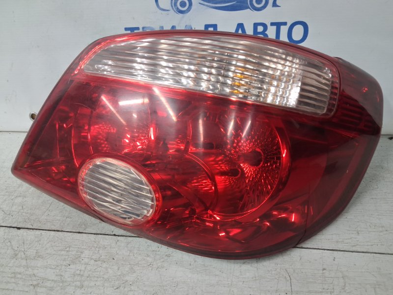 Фонарь задний внешний правый Mitsubishi Outlander 2003-2006 cu 2.4 бензин 4G69 8330A288 Б/У
