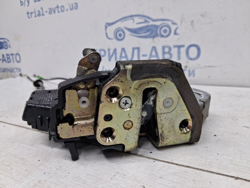 Замок двери задний левый Prado 2002-2009 J120 4.0 1GR-FE