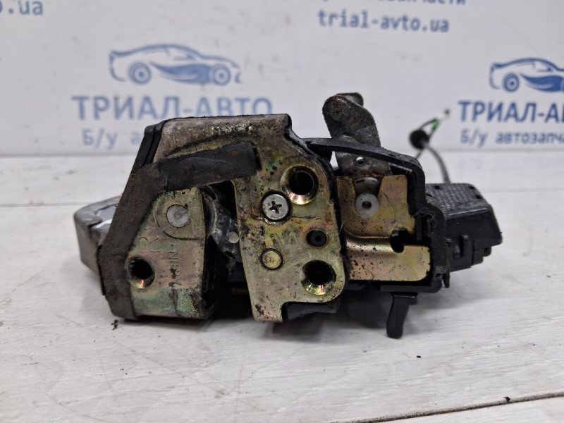 Замок двери задний правый Prado 2002-2009 J120 4.0 1GR-FE