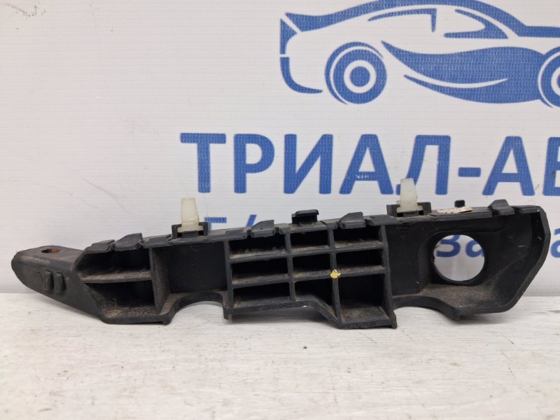 Кронштейн бампера передний правый Kia Ceed JD 1.6 diesel D4FB