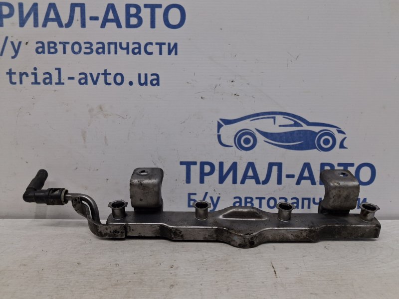 Топливная рампа Mazda 3 2003-2009 BK 1.6 бензин Z6 Z62213150 Б/У
