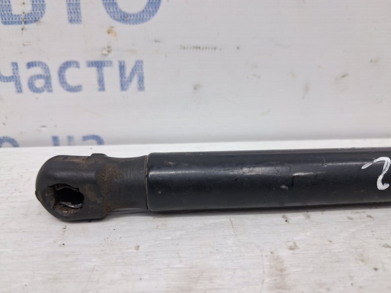 Амортизатор крышки багажника Ceed 2012-2018 JD 1.6 diesel D4FB
