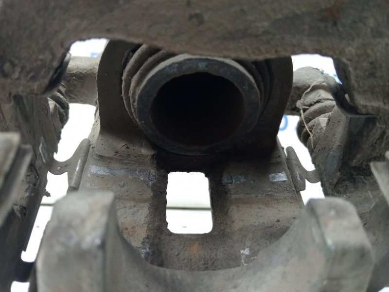 Суппорт задний правый RAV 4 2005-2016 A30 2.0 бензин 1AZFE