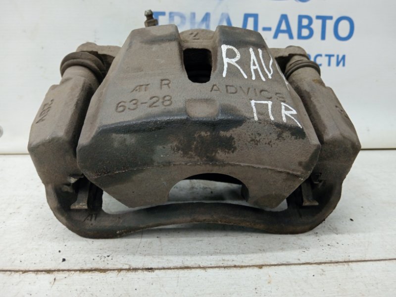 Суппорт передний правый Toyota RAV 4 A30 2.0 бензин 1AZFE