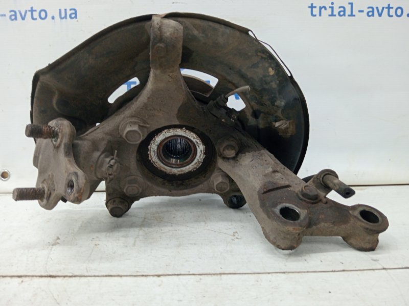 Кулак поворотный левый со ступицей RAV 4 2005-2016 A30 2.0 бензин 1AZFE
