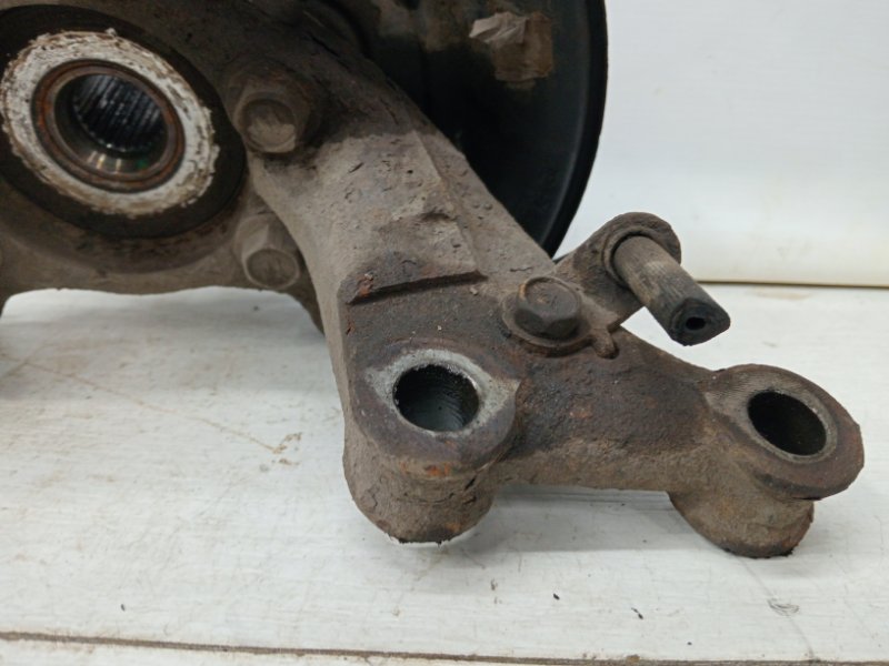 Кулак поворотный левый со ступицей RAV 4 2005-2016 A30 2.0 бензин 1AZFE