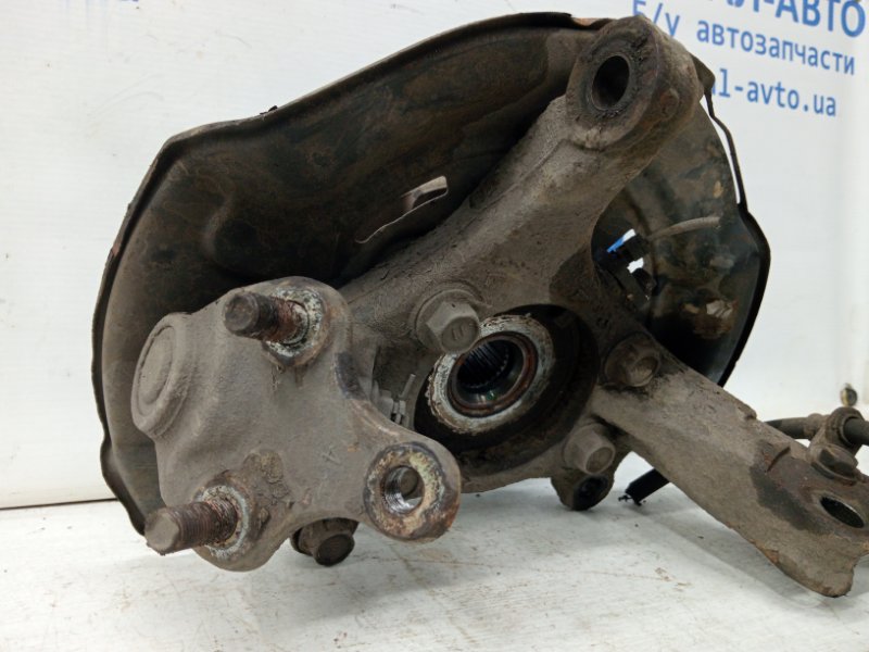Кулак поворотный левый со ступицей RAV 4 2005-2016 A30 2.0 бензин 1AZFE