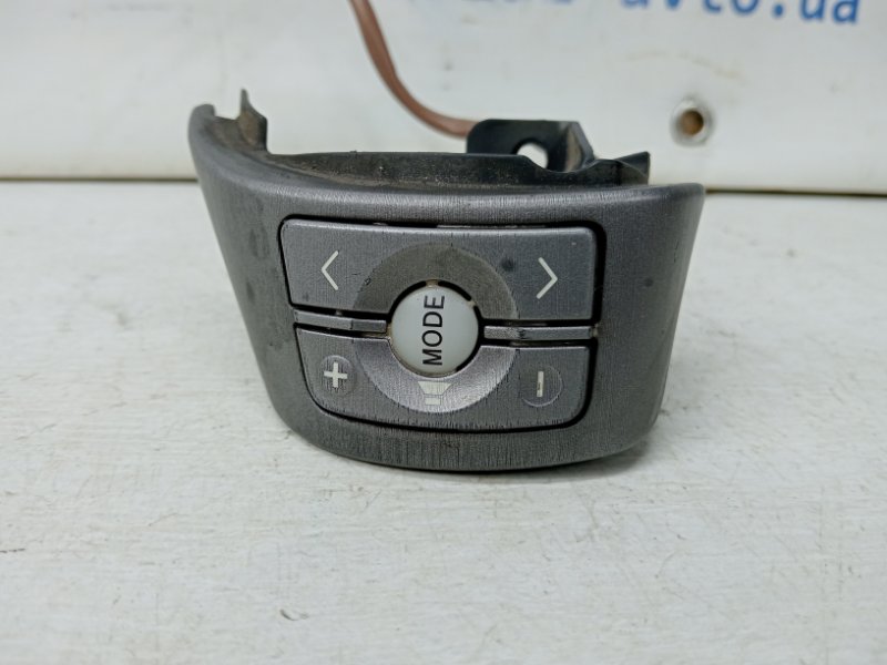 Кнопка руля Toyota RAV 4 2005-2016 A30 2.0 бензин 1AZFE 8424742030 Б/У
