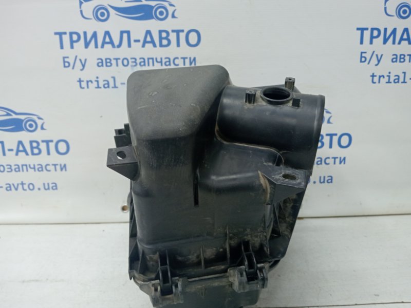 Корпус воздушного фильтра Toyota RAV 4 A30 2.0 бензин 1AZFE