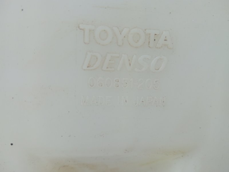 Бачок омывателя Toyota RAV 4 A30 2.0 бензин 1AZFE