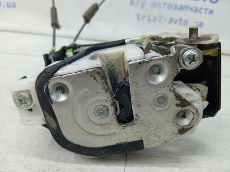Замок двери задний левый Mitsubishi L200 KB 2.5 Diesel 4D56