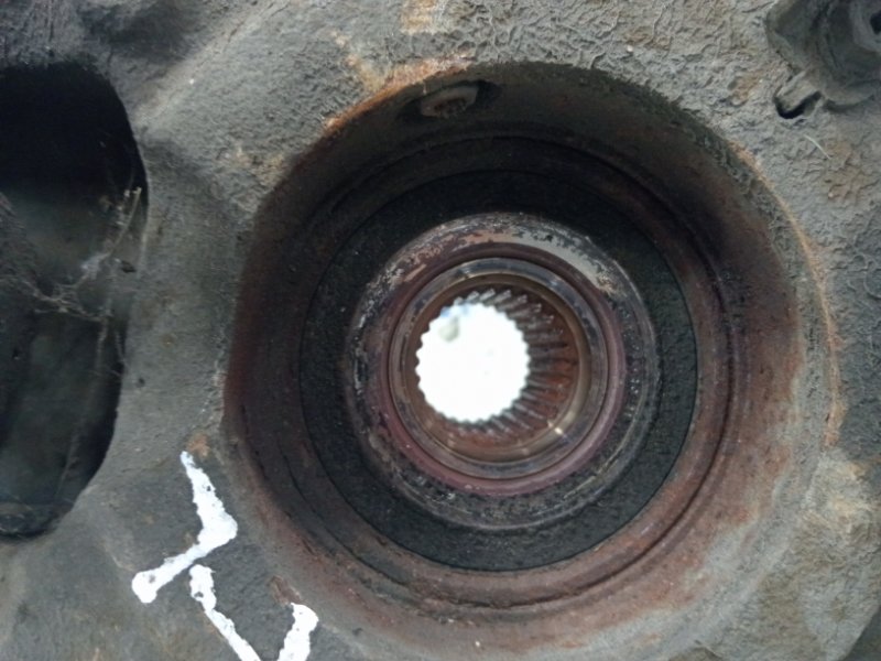 Кулак поворотный левый со ступицей Korando 2010-2019 C200 2.0 diesel D20Dt