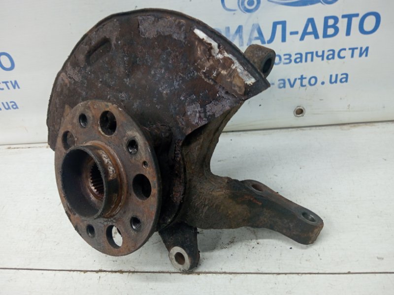 Кулак поворотный правый со ступицей Korando 2010-2019 C200 2.0 diesel D20Dt