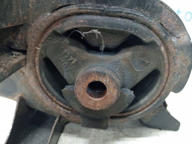 Подушка ДВС левая Toyota RAV 4 A40 2.2 diesel 2ADFTV
