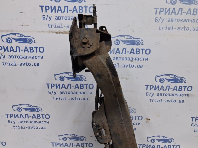 Рычаг задней подвески продольный правый Nissan X-Trail T31 2.0 Diesel M9R