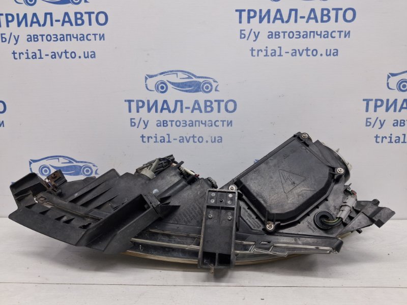 Фара правая Ксенон 6 2007-2013 GH 2.5 бензин L5-VE