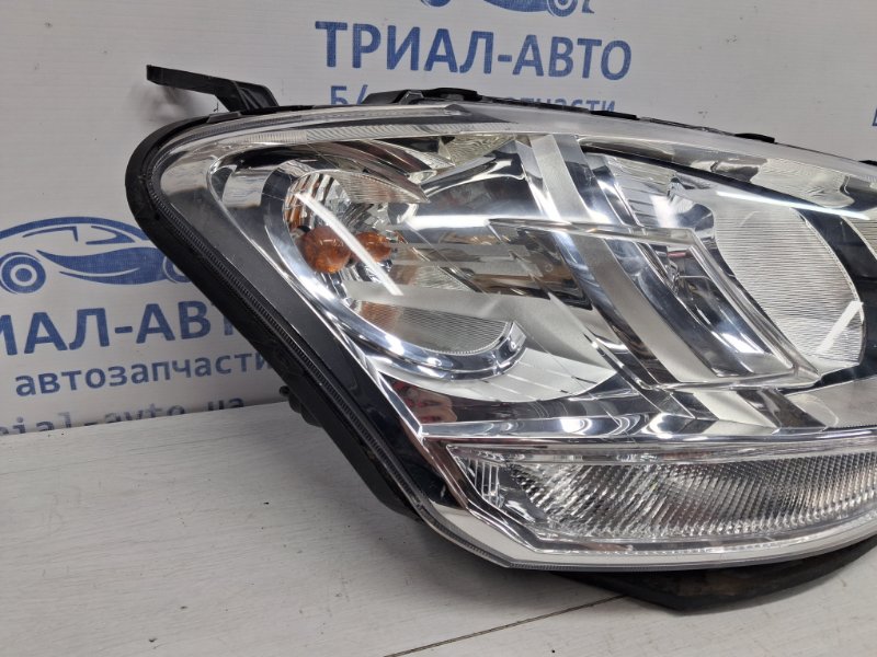 Фара правая галоген SsangYong Korando C200 2.0 diesel D20Dt