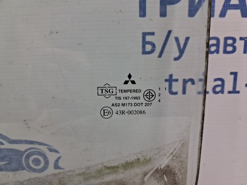Стекло двери заднее левое Mitsubishi L200 KB 2.5 Diesel 4D56