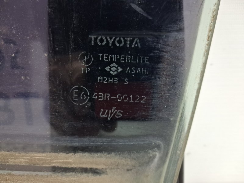 Стекло двери заднее левое Toyota RAV 4 A30 2.0 бензин 1AZFE