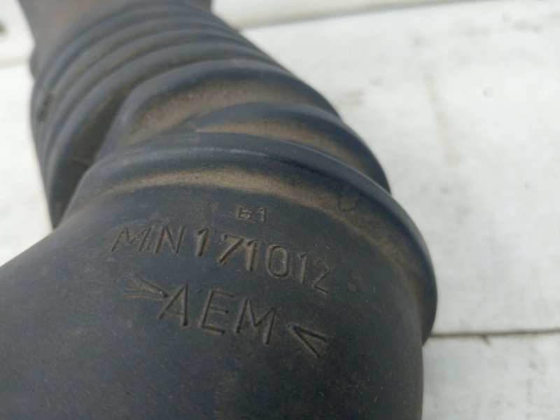 Патрубок воздушного фильтра L200 2006-2015 KB 2.5 Diesel 4D56