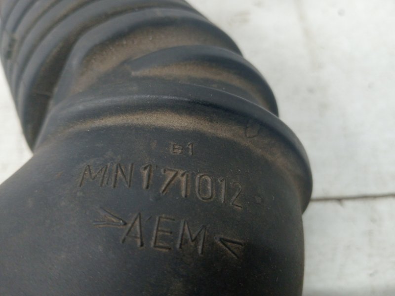 Патрубок воздушного фильтра L200 2006-2015 KB 2.5 Diesel 4D56