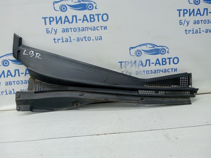 Дефлектор дворников правый Mitsubishi Lancer 2003-2009 9 1.6 бензин 4G18 MR533286 Б/У