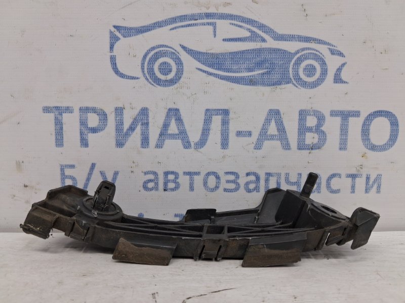 Кронштейн бампера передний правый 6 2007-2013 GH 2.5 бензин L5-VE