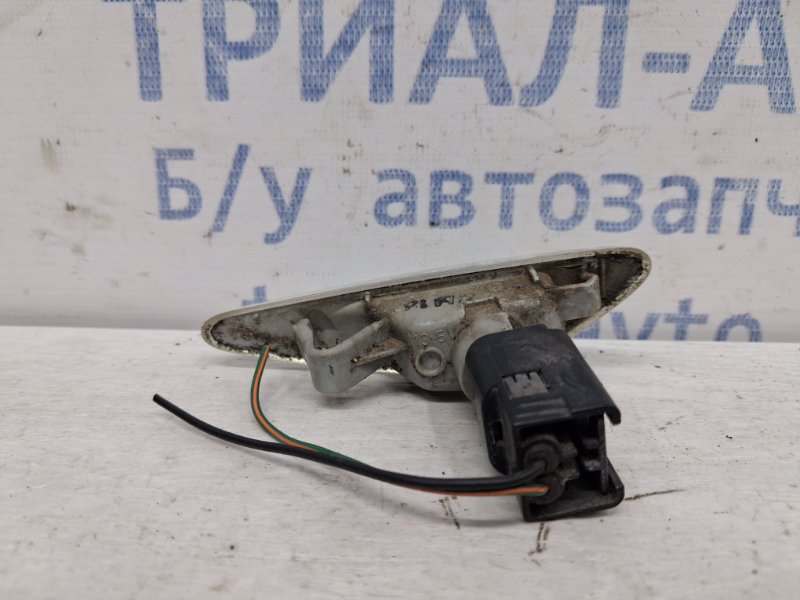 Повторитель поворотника левый 6 2007-2013 GH 2.5 бензин L5-VE