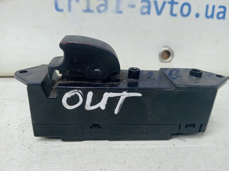 Кнопка стеклоподъемника Mitsubishi Outlander 2003-2006 cu 2.4 бензин 4G69 MR502239 Б/У