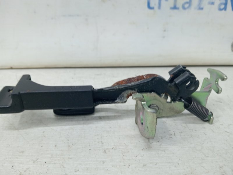 Кнопка открытия багажника Lancer 2003-2009 9 1.6 бензин 4G18