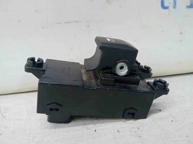 Кнопка стеклоподъемника Ceed 2012-2018 JD 1.6 diesel D4FB