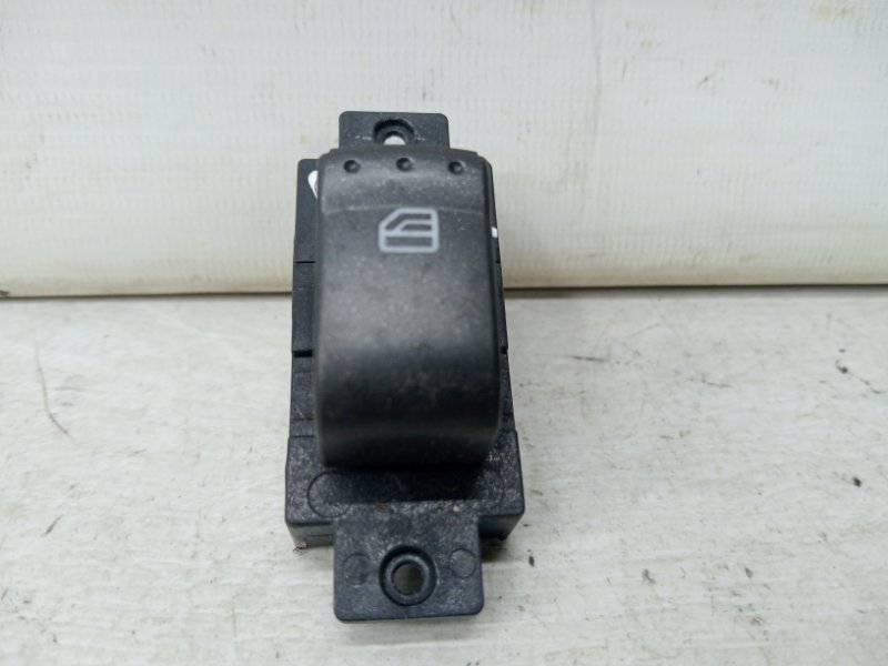 Кнопка стеклоподъемника SsangYong Korando 2010-2019 C200 2.0 diesel D20Dt 8582034000HDV Б/У