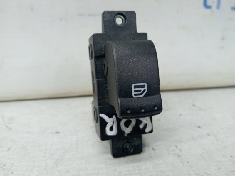 Кнопка стеклоподъемника SsangYong Korando 2010-2019 C200 2.0 diesel D20Dt 8582034000HDV Б/У