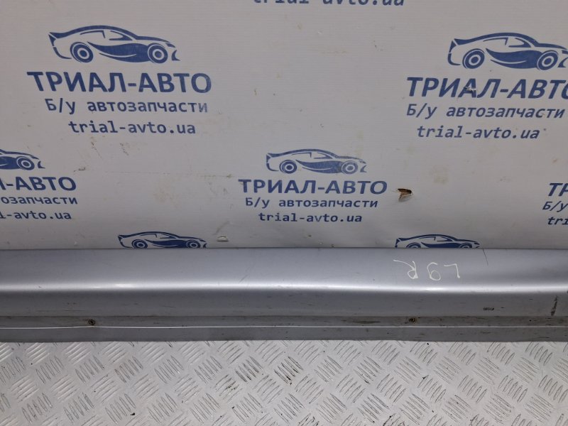 Накладка порога внешняя правая Mitsubishi Lancer 9 1.6 бензин 4G18