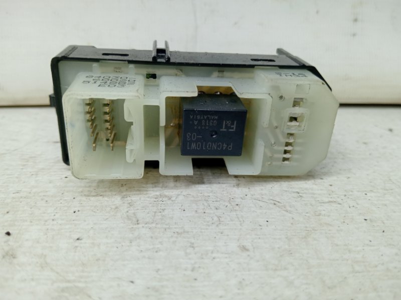 Кнопка стеклоподъемника Toyota Prado J120 4.0 1GR-FE