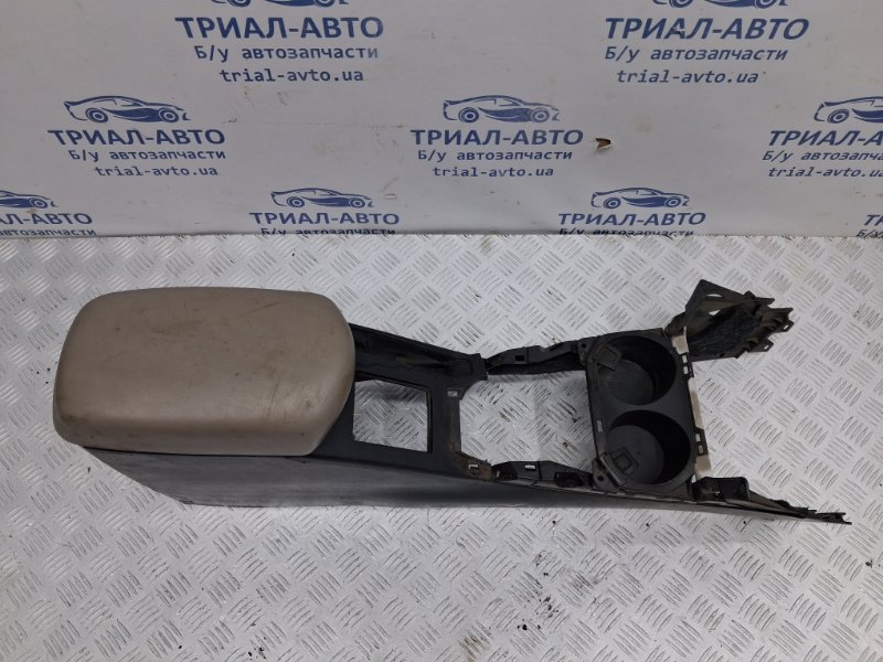 Подлокотник RAV 4 2005-2016 A30 2.0 бензин 1AZFE