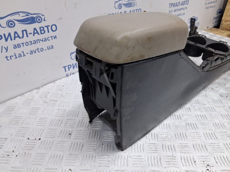 Подлокотник Toyota RAV 4 A30 2.0 бензин 1AZFE