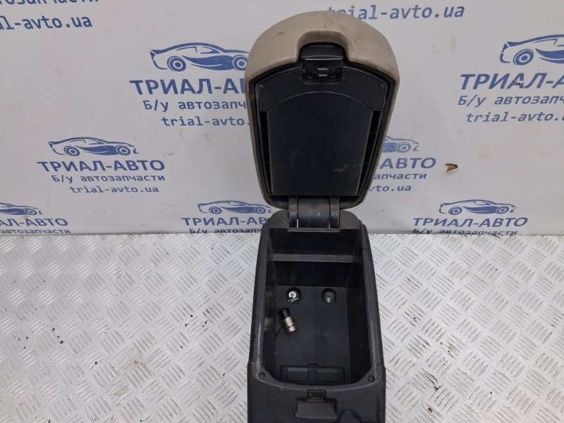 Подлокотник RAV 4 2005-2016 A30 2.0 бензин 1AZFE